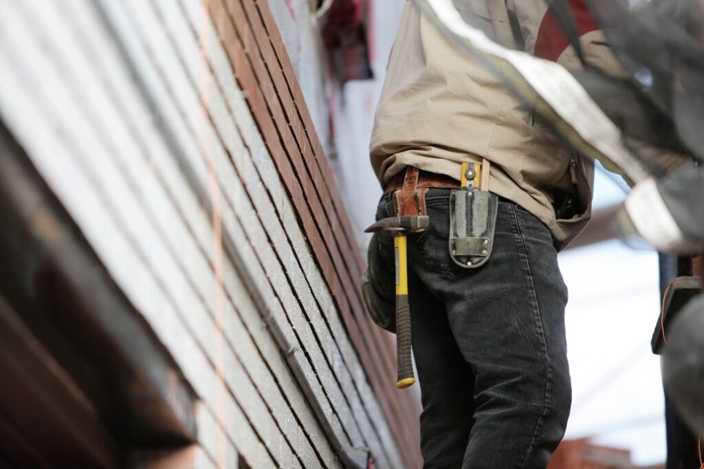 Handyman eller gør-det-selv – hvornår er det værd at ringe?